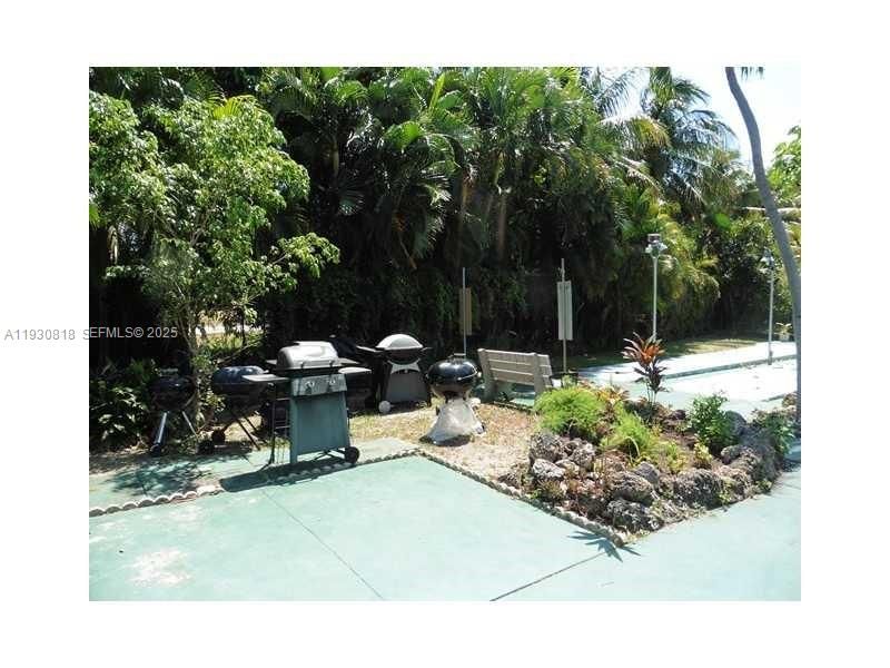 For Sale: $270,000 (2 beds, 2 baths, 940 Square Feet)