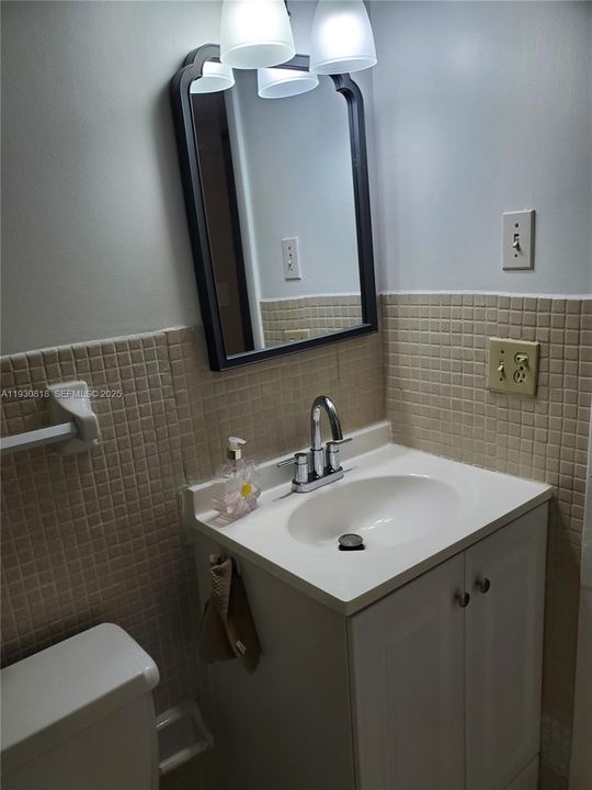 For Sale: $270,000 (2 beds, 2 baths, 940 Square Feet)