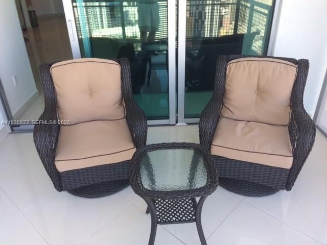 For Rent: $3,000 (1 beds, 1 baths, 768 Square Feet)