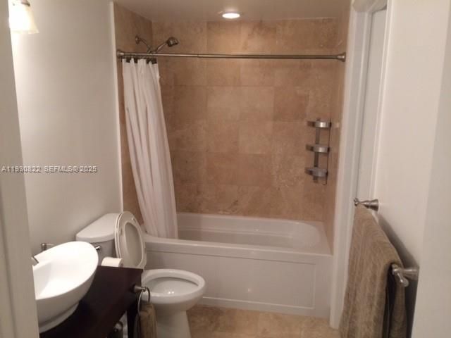 For Rent: $3,000 (1 beds, 1 baths, 768 Square Feet)