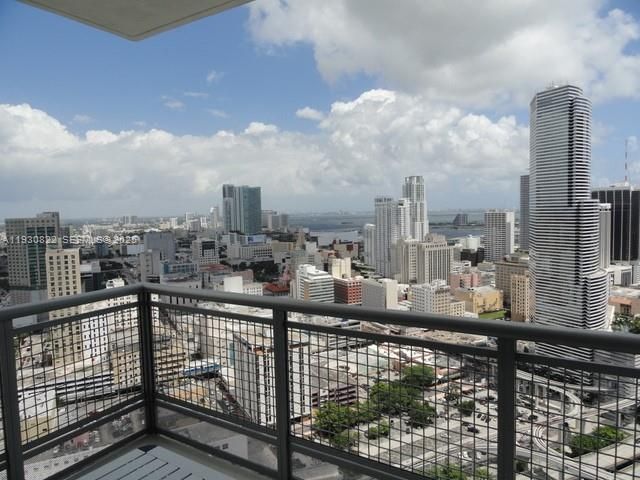 For Rent: $3,000 (1 beds, 1 baths, 768 Square Feet)