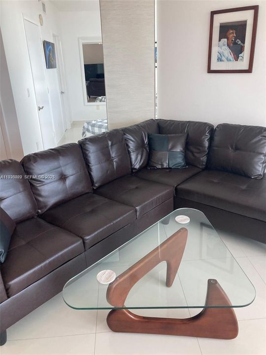 For Rent: $3,000 (1 beds, 1 baths, 768 Square Feet)