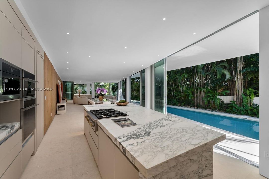 На продажу: $9,950,000 (8 спален, 8 ванн, 0 Квадратных фут)