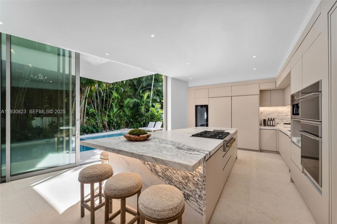 На продажу: $9,950,000 (8 спален, 8 ванн, 0 Квадратных фут)