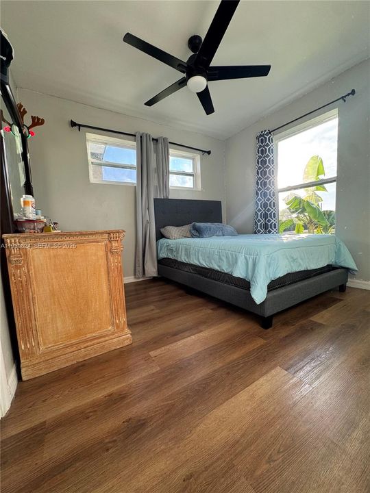 На продажу: $309,900 (3 спален, 2 ванн, 1282 Квадратных фут)