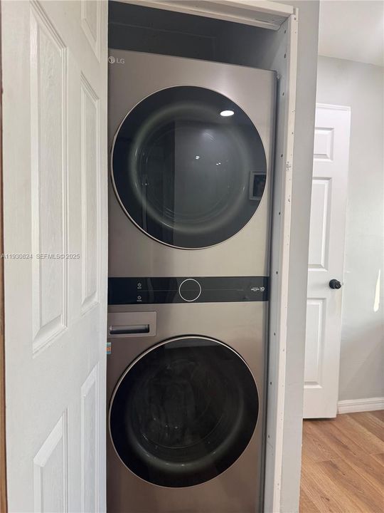 На продажу: $309,900 (3 спален, 2 ванн, 1282 Квадратных фут)