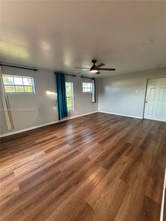 На продажу: $309,900 (3 спален, 2 ванн, 1282 Квадратных фут)