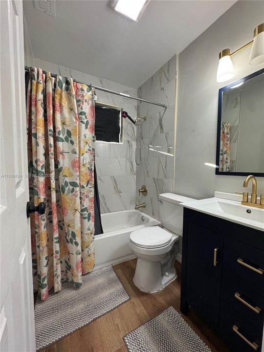 На продажу: $309,900 (3 спален, 2 ванн, 1282 Квадратных фут)