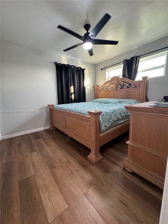 На продажу: $309,900 (3 спален, 2 ванн, 1282 Квадратных фут)