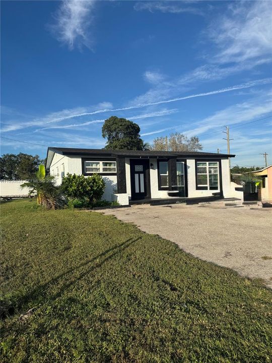 На продажу: $309,900 (3 спален, 2 ванн, 1282 Квадратных фут)