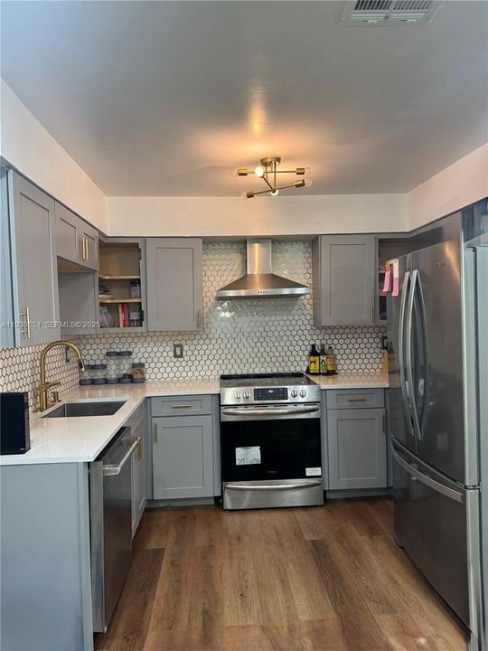 На продажу: $309,900 (3 спален, 2 ванн, 1282 Квадратных фут)