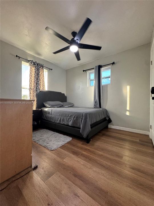 На продажу: $309,900 (3 спален, 2 ванн, 1282 Квадратных фут)