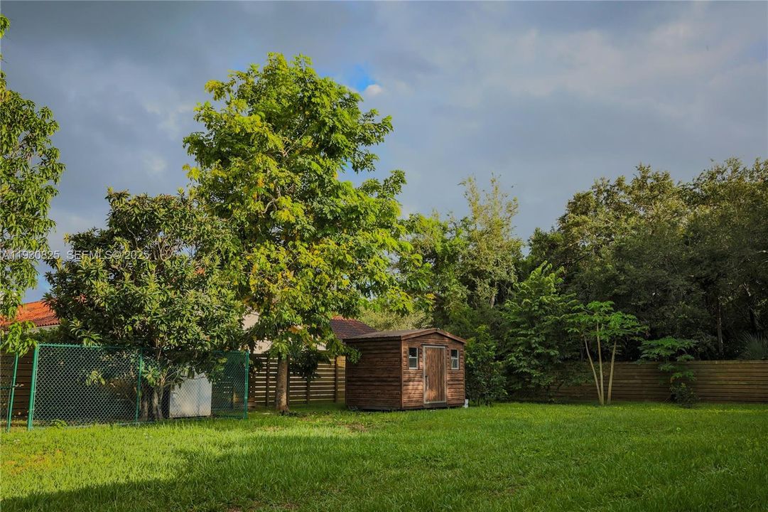 For Sale: $2,000,000 (4 beds, 2 baths, 1840 Square Feet)