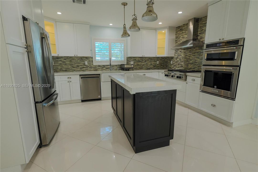 For Sale: $2,000,000 (4 beds, 2 baths, 1840 Square Feet)