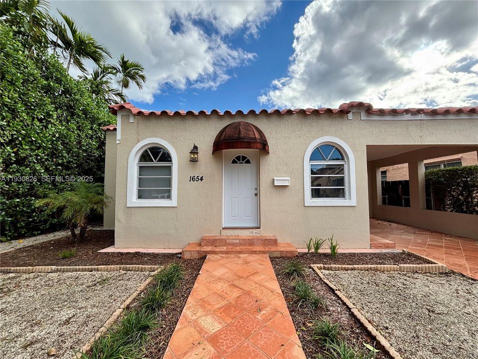 For Rent: $3,200 (2 beds, 2 baths, 1474 Square Feet)