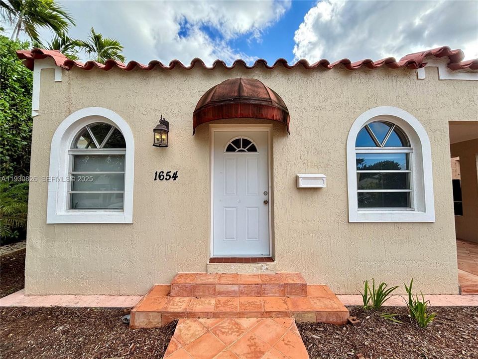 For Rent: $3,200 (2 beds, 2 baths, 1474 Square Feet)