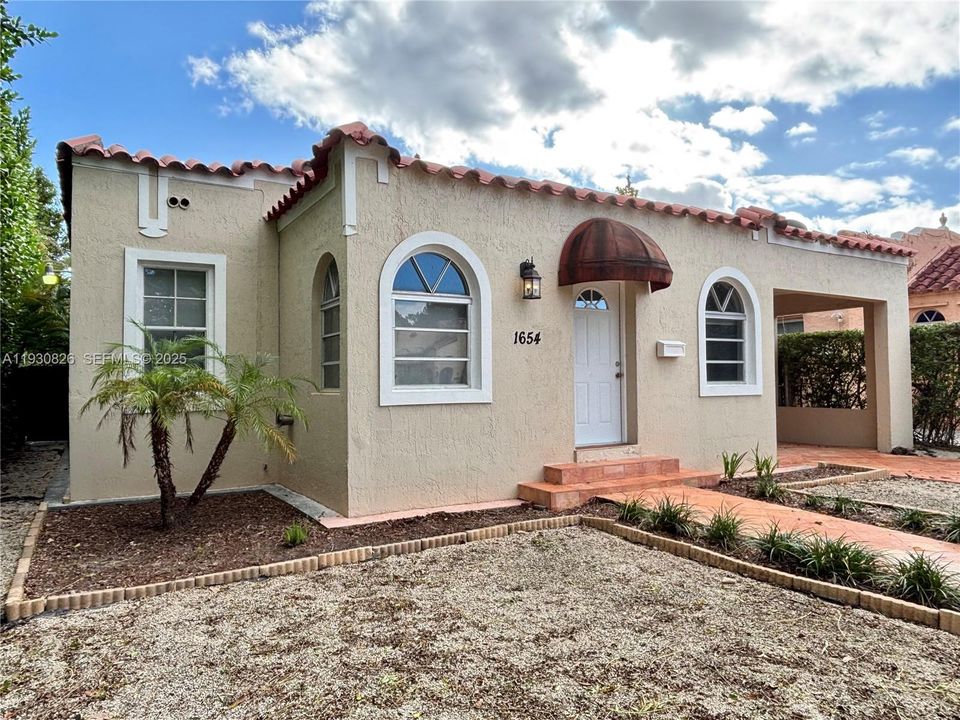 For Rent: $3,200 (2 beds, 2 baths, 1474 Square Feet)