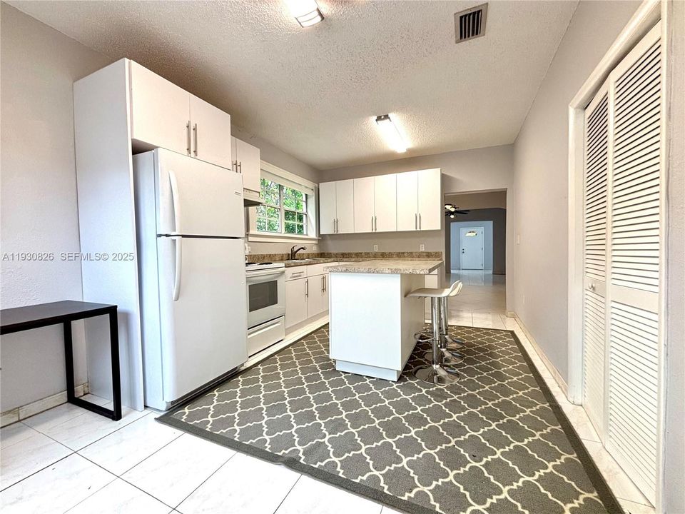 For Rent: $3,200 (2 beds, 2 baths, 1474 Square Feet)