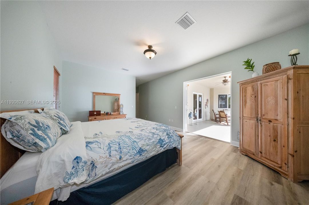 En Venta: $989,000 (4 camas, 3 baños, 2678 Pies cuadrados)