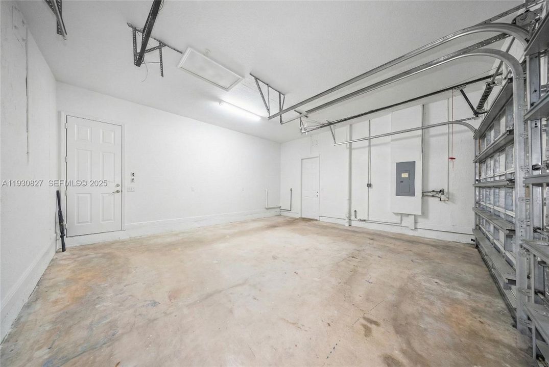 En Venta: $989,000 (4 camas, 3 baños, 2678 Pies cuadrados)