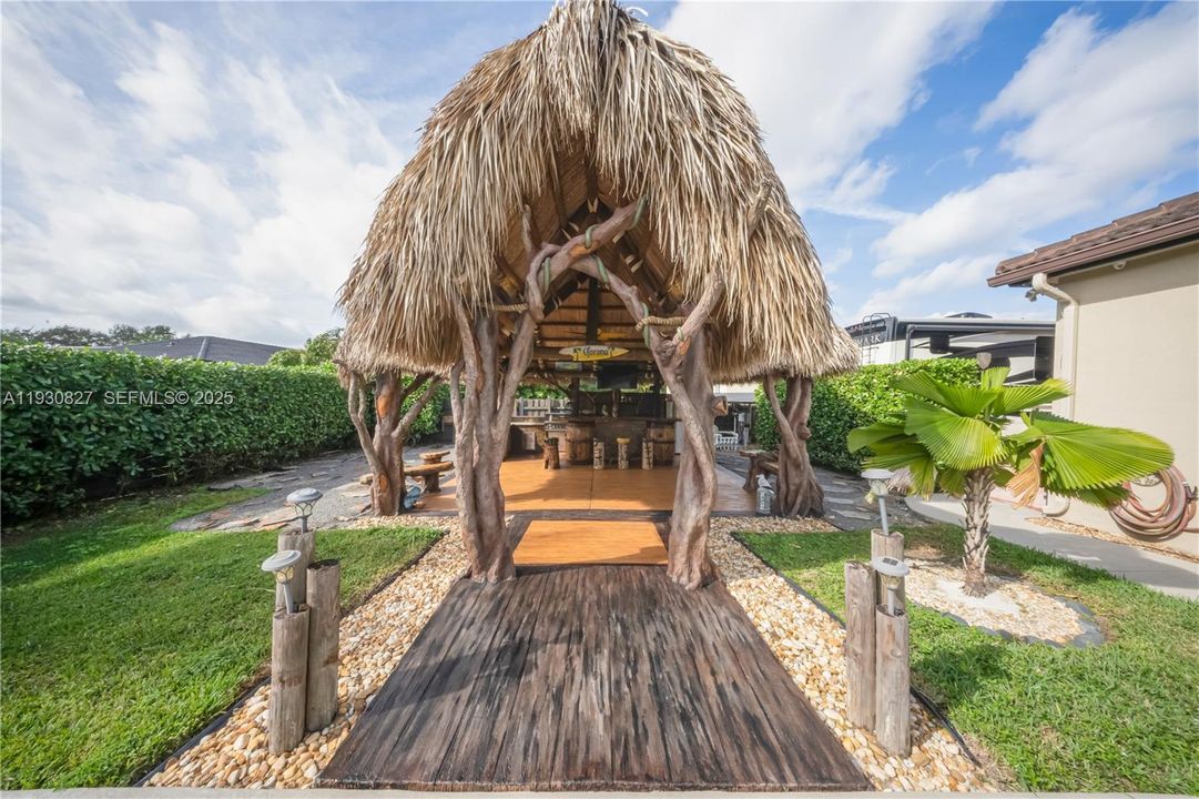 En Venta: $989,000 (4 camas, 3 baños, 2678 Pies cuadrados)