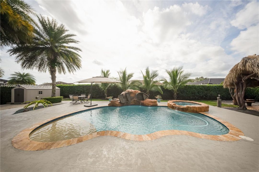 En Venta: $989,000 (4 camas, 3 baños, 2678 Pies cuadrados)