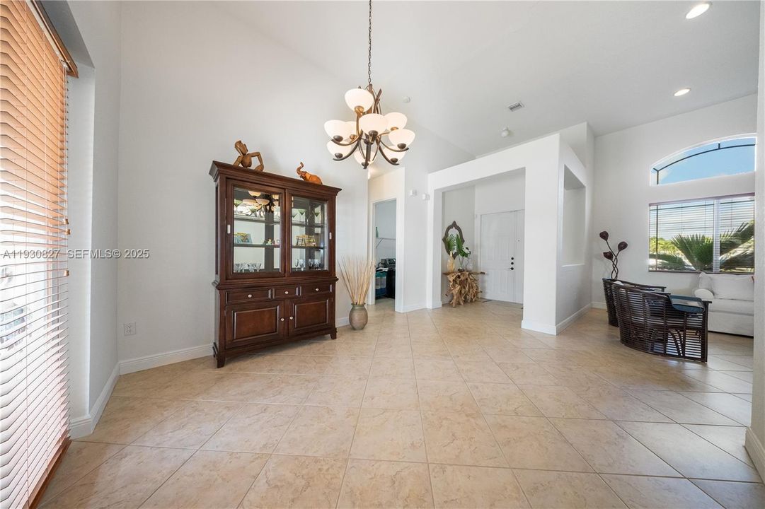 En Venta: $989,000 (4 camas, 3 baños, 2678 Pies cuadrados)