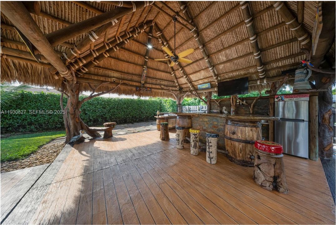 En Venta: $989,000 (4 camas, 3 baños, 2678 Pies cuadrados)