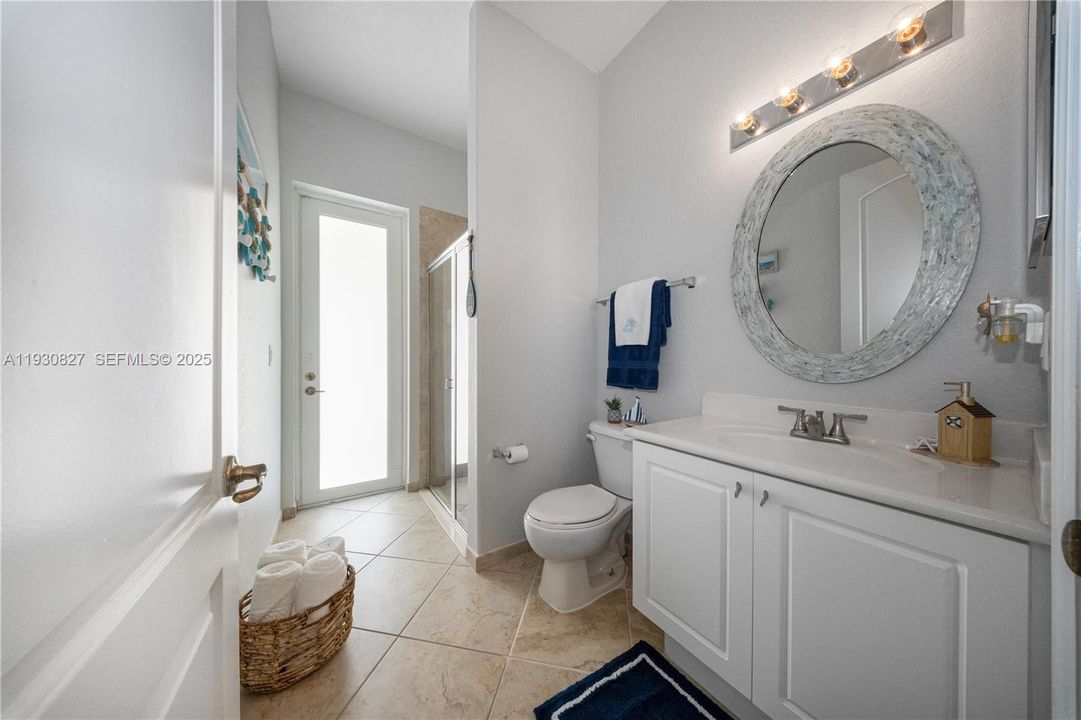 En Venta: $989,000 (4 camas, 3 baños, 2678 Pies cuadrados)