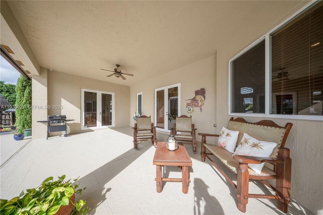 En Venta: $989,000 (4 camas, 3 baños, 2678 Pies cuadrados)