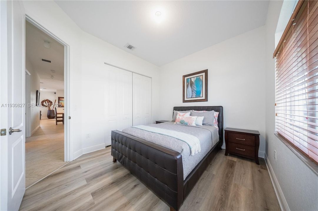 En Venta: $989,000 (4 camas, 3 baños, 2678 Pies cuadrados)