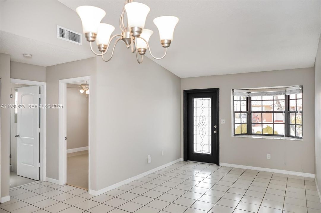 出租: $2,625 (3 贝兹, 2 浴室, 1125 平方英尺)