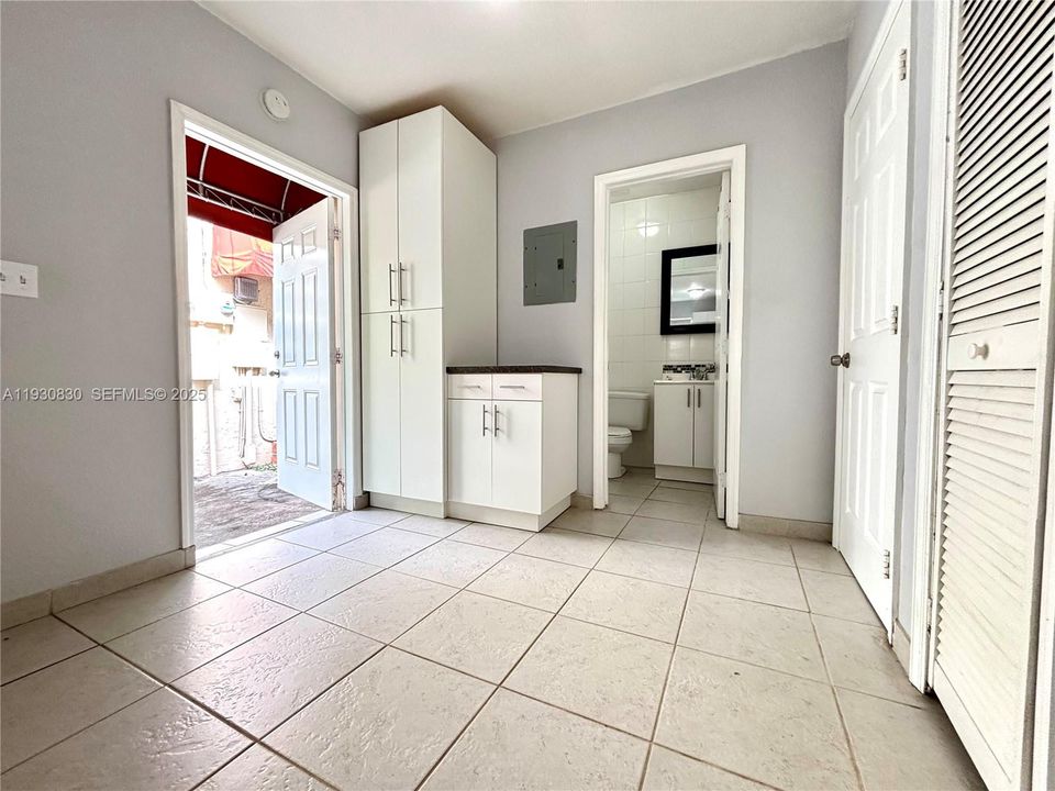 出租: $1,800 (1 贝兹, 1 浴室, 566 平方英尺)