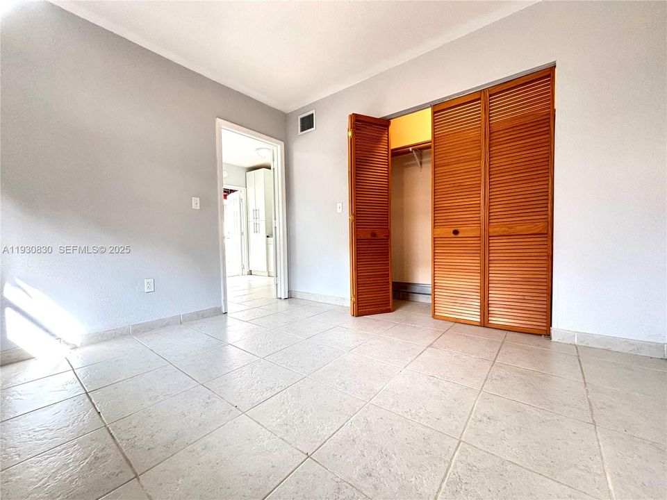 出租: $1,800 (1 贝兹, 1 浴室, 566 平方英尺)