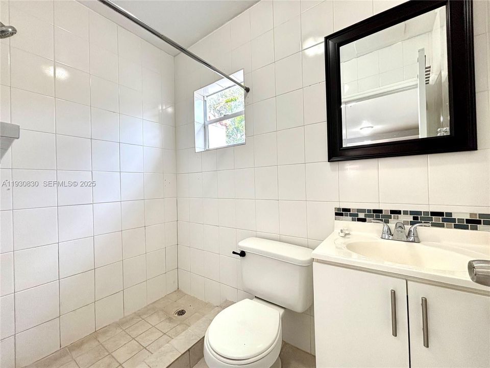 出租: $1,800 (1 贝兹, 1 浴室, 566 平方英尺)