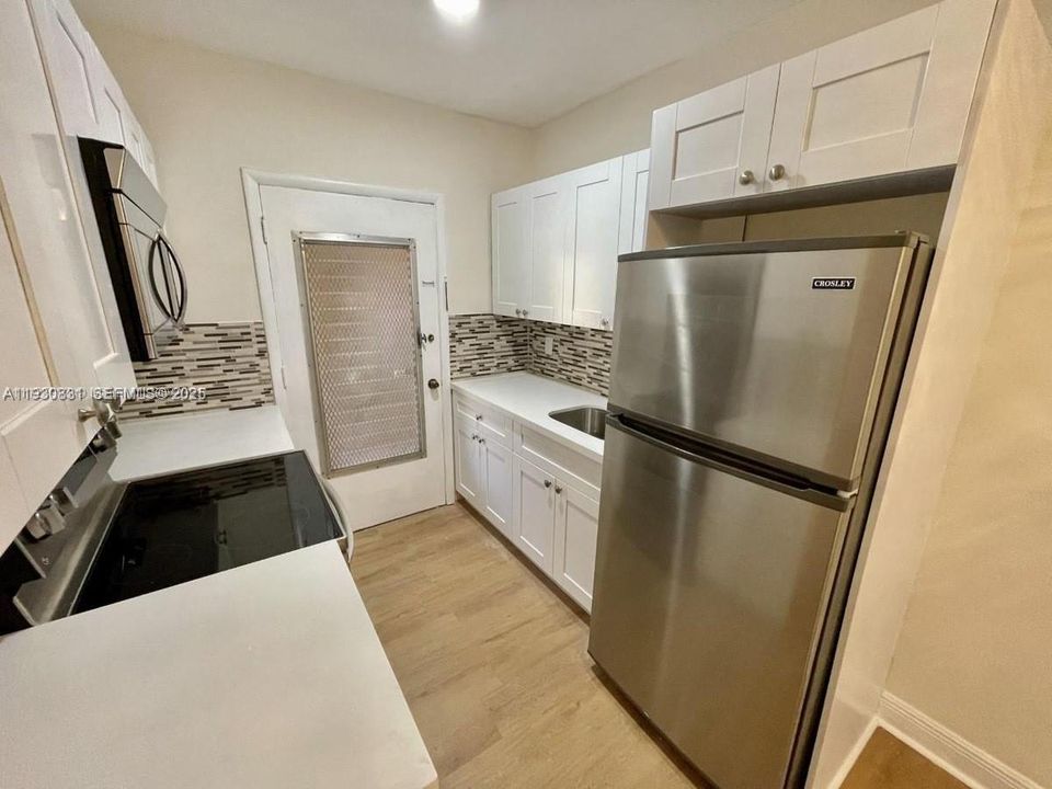 В аренду: $1,900 (1 спален, 1 ванн, 700 Квадратных фут)