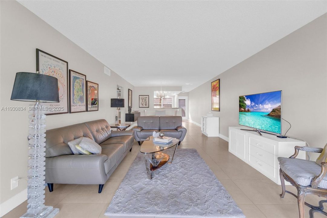 待售: $158,000 (2 贝兹, 2 浴室, 1156 平方英尺)