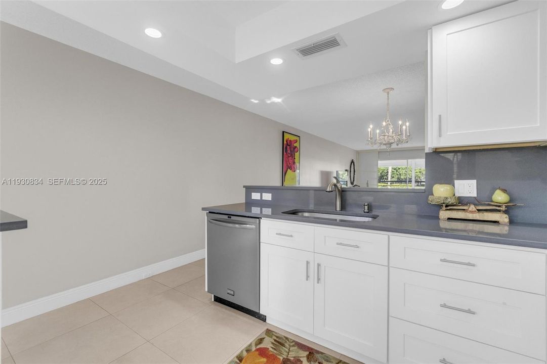 待售: $158,000 (2 贝兹, 2 浴室, 1156 平方英尺)