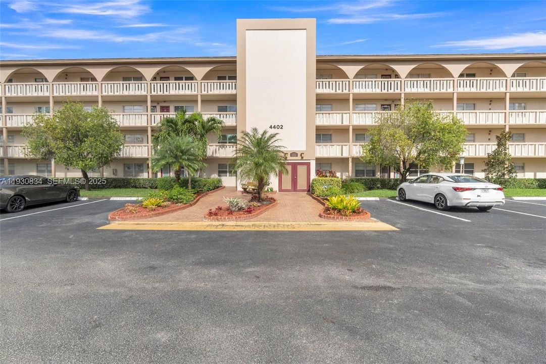 待售: $158,000 (2 贝兹, 2 浴室, 1156 平方英尺)