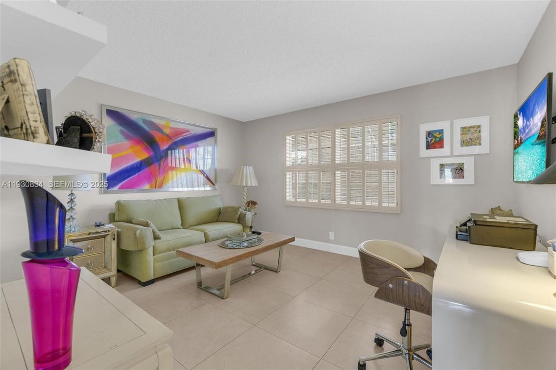 待售: $158,000 (2 贝兹, 2 浴室, 1156 平方英尺)