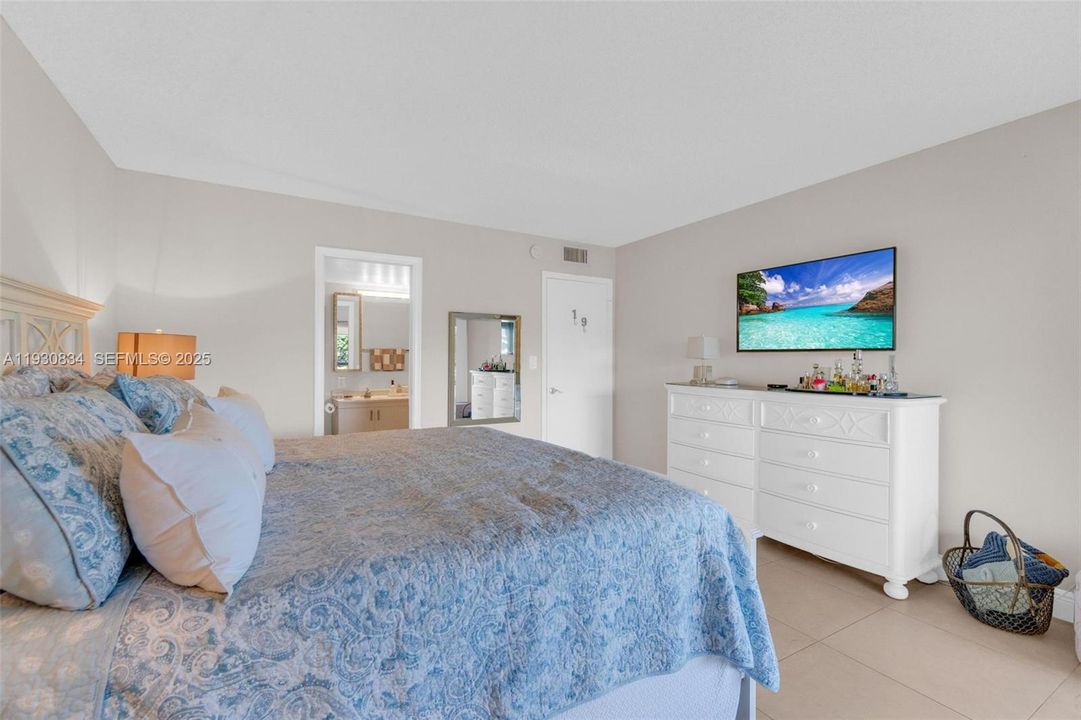 待售: $158,000 (2 贝兹, 2 浴室, 1156 平方英尺)