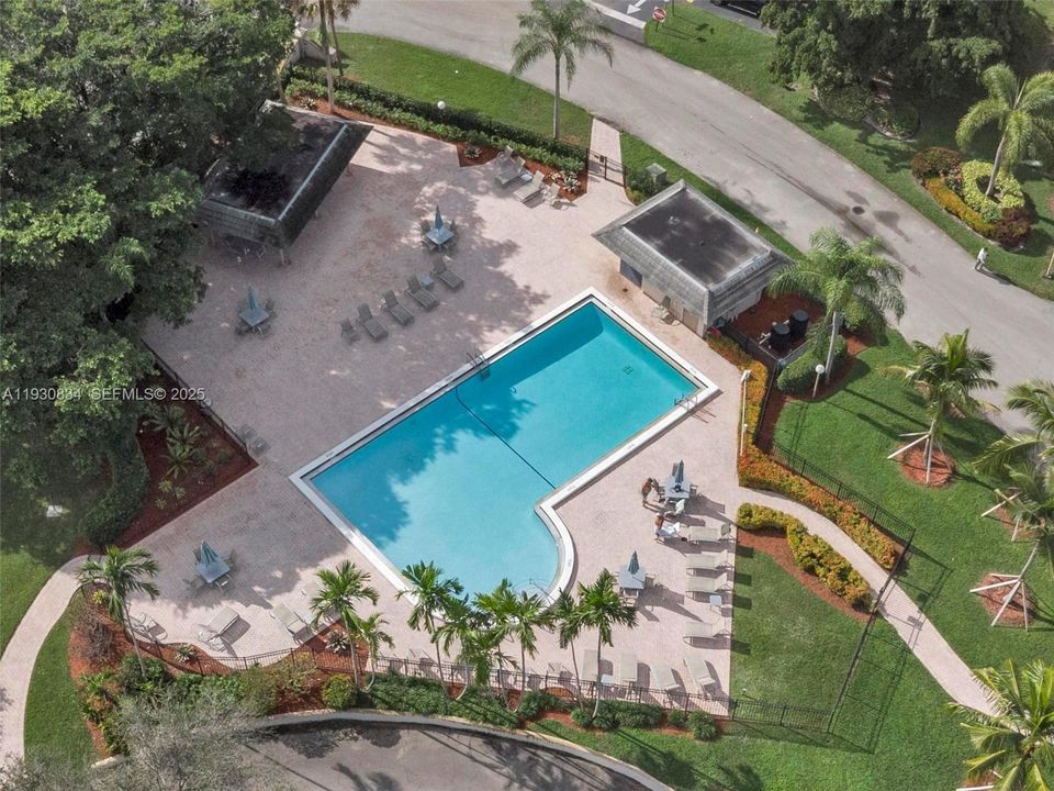 待售: $158,000 (2 贝兹, 2 浴室, 1156 平方英尺)