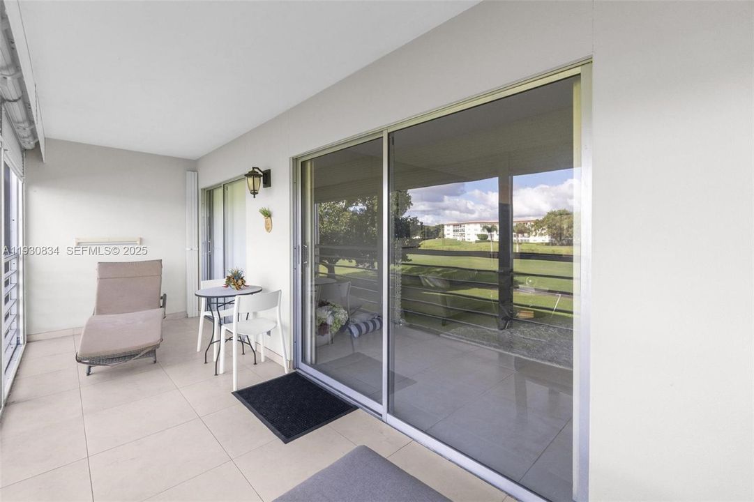 待售: $158,000 (2 贝兹, 2 浴室, 1156 平方英尺)