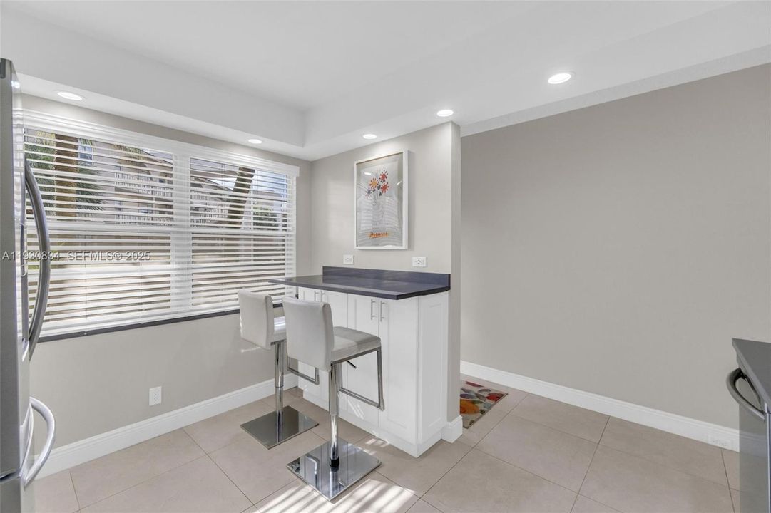 待售: $158,000 (2 贝兹, 2 浴室, 1156 平方英尺)