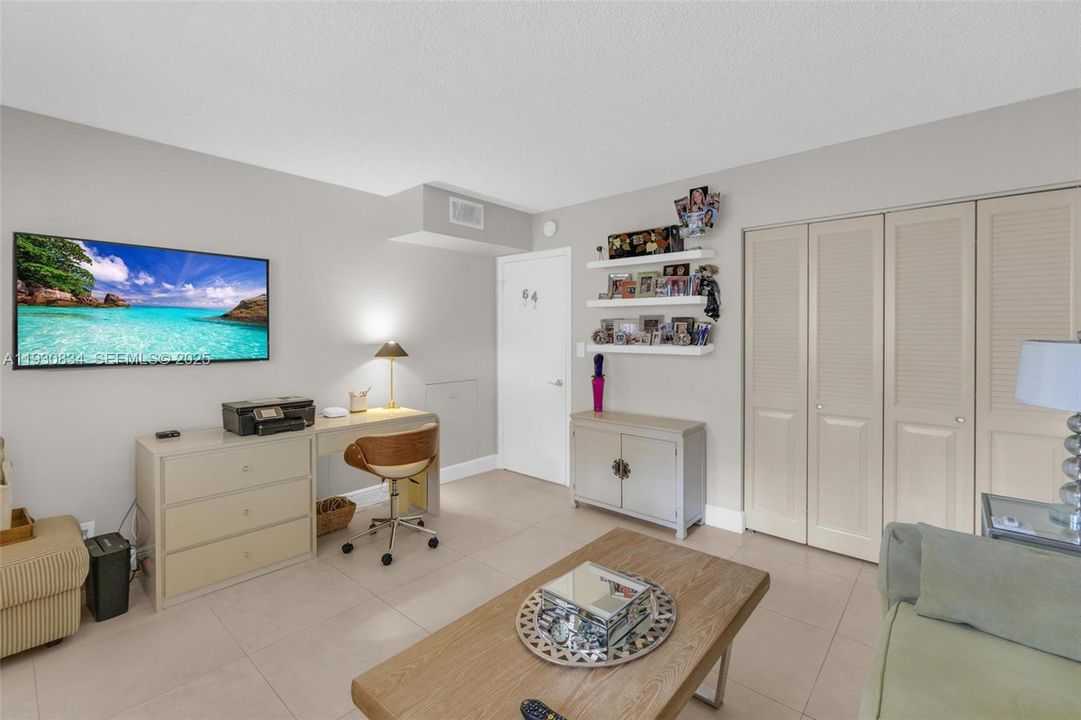 待售: $158,000 (2 贝兹, 2 浴室, 1156 平方英尺)