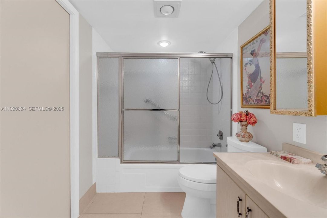 待售: $158,000 (2 贝兹, 2 浴室, 1156 平方英尺)