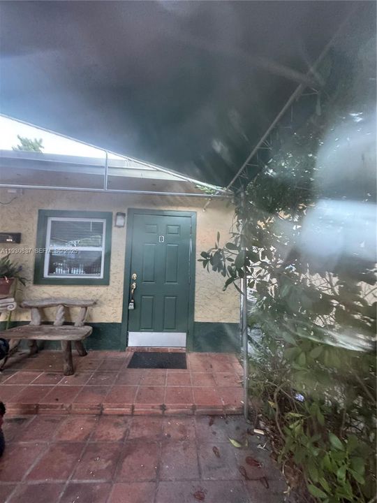 出租: $1,450 (1 贝兹, 1 浴室, 0 平方英尺)