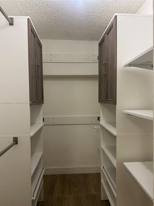 出租: $1,450 (1 贝兹, 1 浴室, 0 平方英尺)