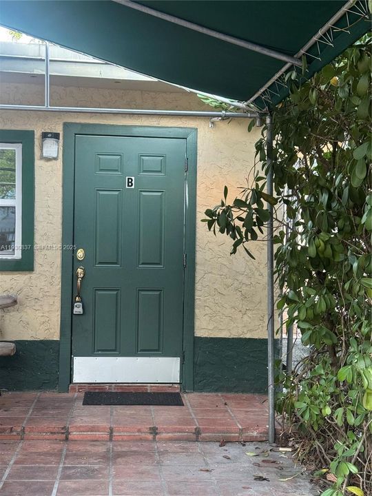 出租: $1,450 (1 贝兹, 1 浴室, 0 平方英尺)