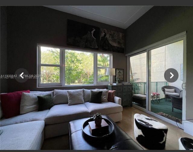 出租: $3,800 (2 贝兹, 2 浴室, 1257 平方英尺)